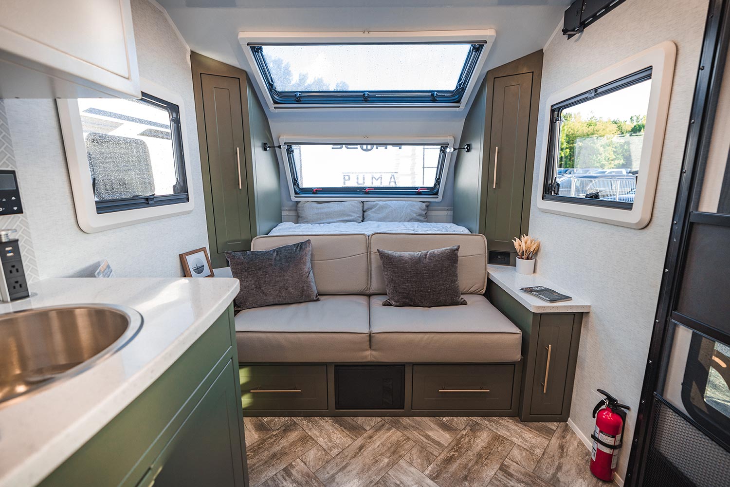 Pause 20.3 Spacious Queen Size Bed