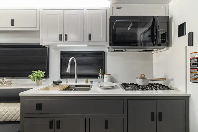Pause X 22.4 aluminum cabinetry
